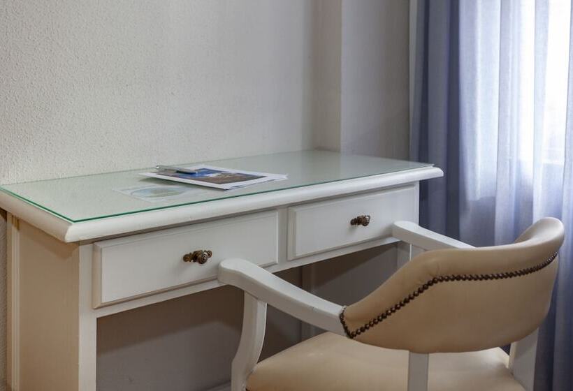 اتاق اکونومی, Aacr Hotel Monteolivos