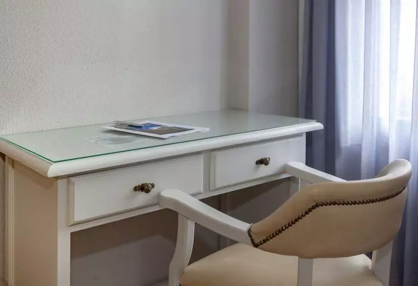 اتاق اکونومی, Aacr Hotel Monteolivos