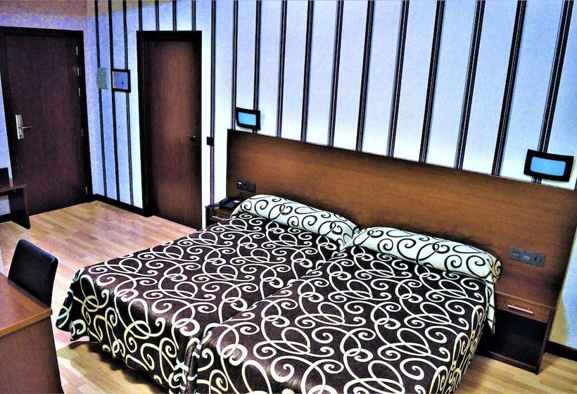 Quarto Estandar Individual, Ciudad De Plasencia