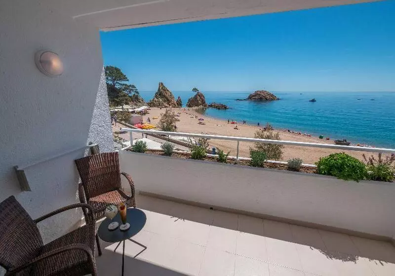 اتاق پرمیوم با چشم‌انداز دریا, Golden Mar Menuda