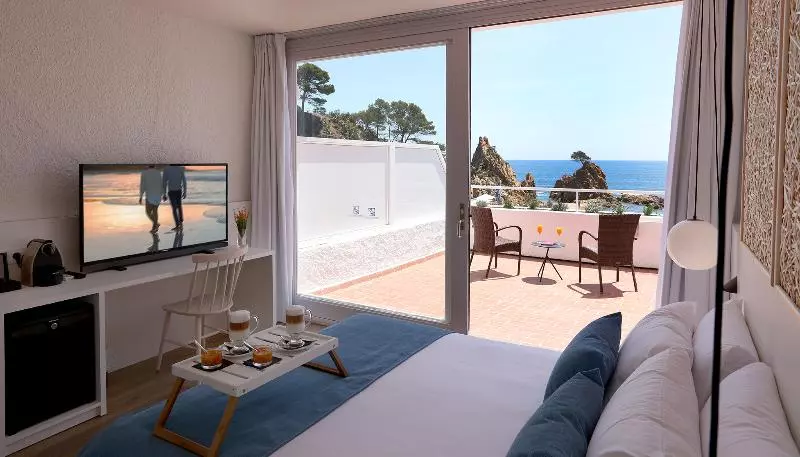 اتاق پرمیوم با چشم‌انداز دریا, Golden Mar Menuda