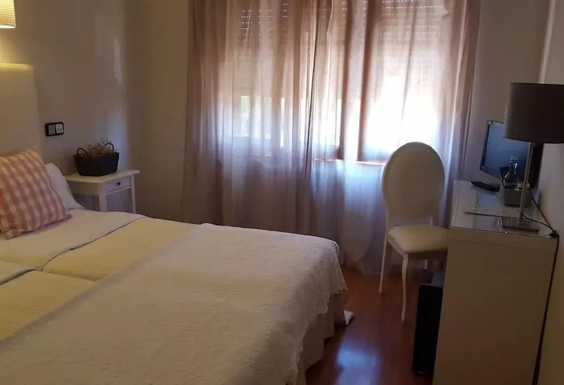 スタンダード４人部屋, Hostal Carlos V