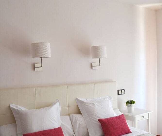 اتاق استاندارد چهار تخته, Hostal Carlos V