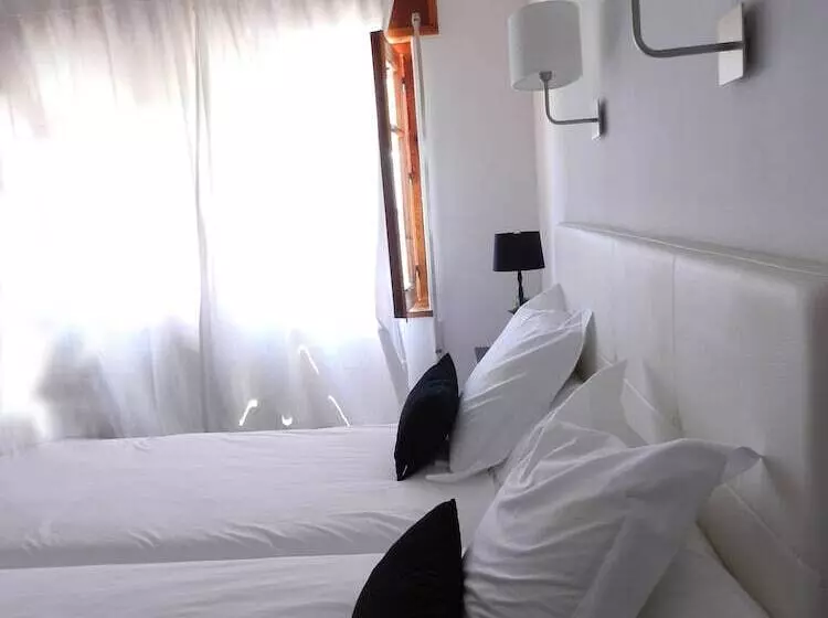 スタンダード４人部屋, Hostal Carlos V