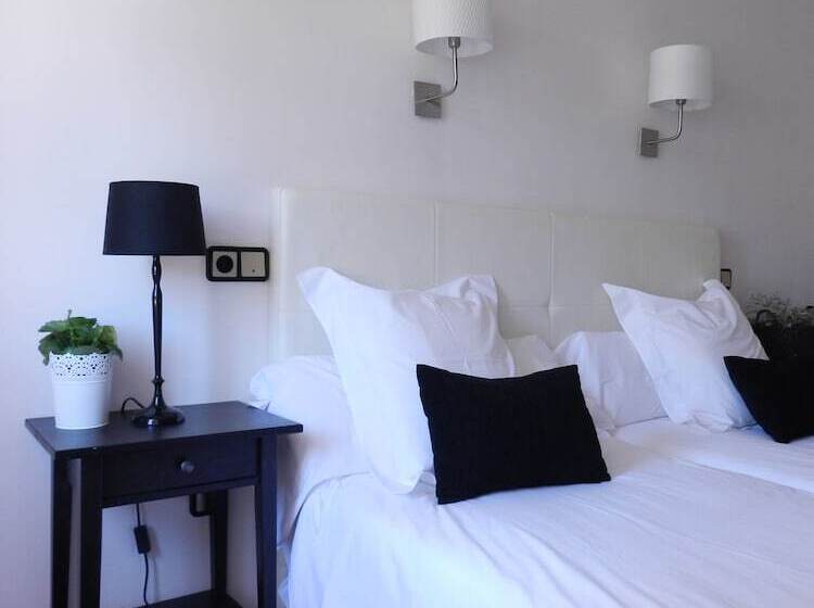 Четырехместный Номер Стандарт, Hostal Carlos V