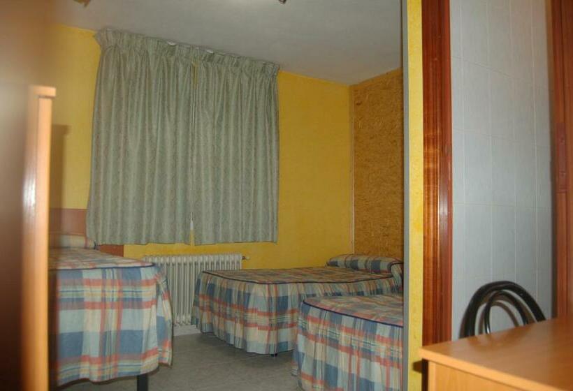 Habitación Triple Estándar, Hostal Mays