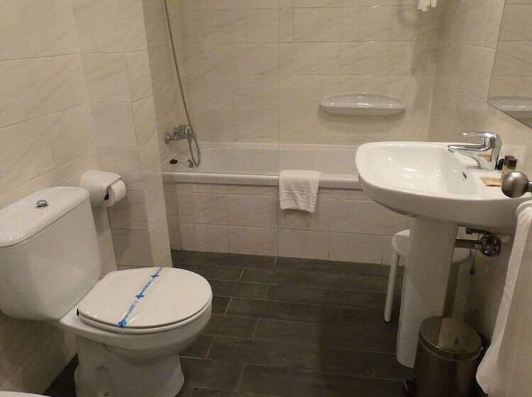 Трехместный Номер Стандарт с Балконом, Marina Tossa