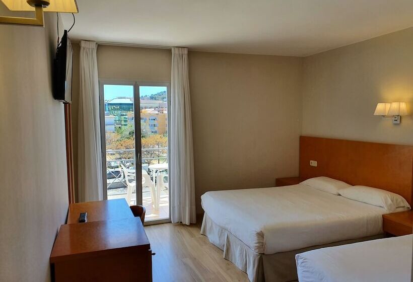 Трехместный Номер Стандарт с Балконом, Marina Tossa