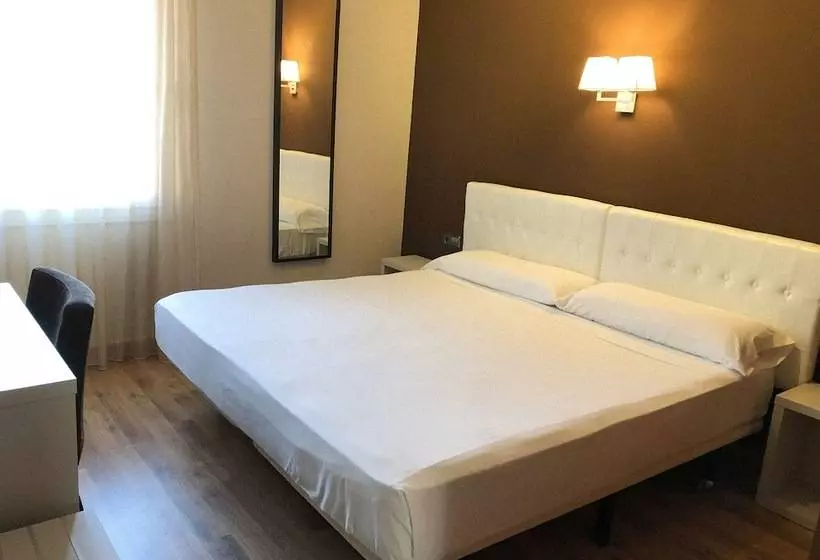 Chambre Supérieure, Marina Tossa
