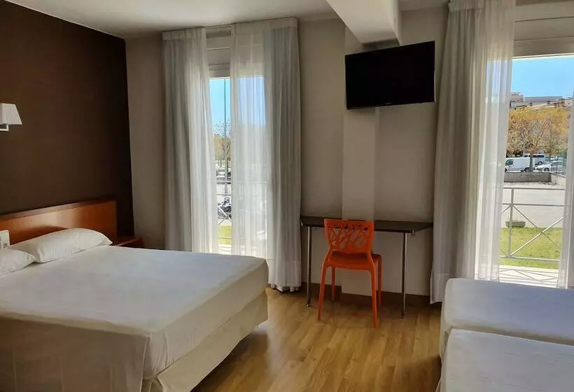 Chambre Familiale, Marina Tossa