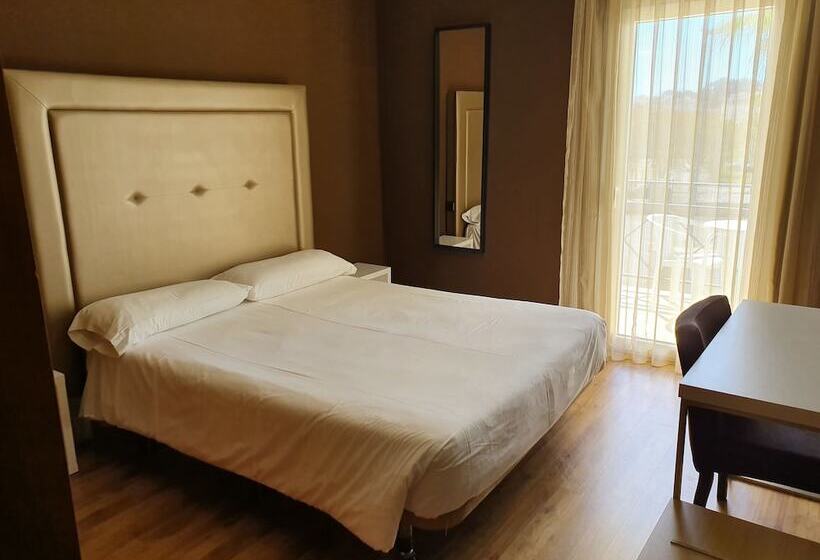 חדר סופריור עם מרפסת, Marina Tossa