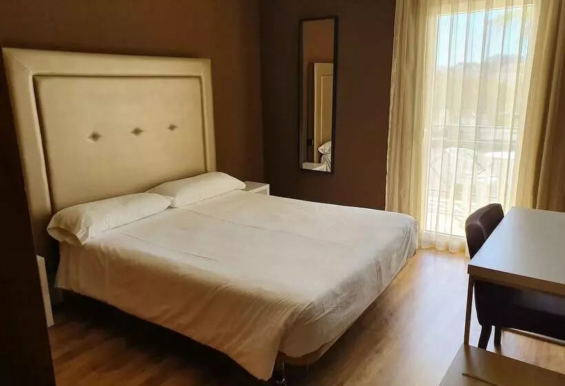 Chambre Supérieure avec Balcon, Marina Tossa
