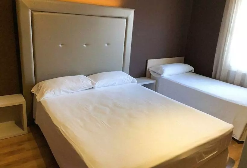 Chambre Triple Supérieure, Marina Tossa