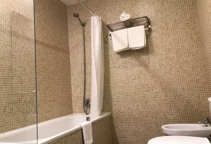 Chambre Triple Supérieure, Marina Tossa
