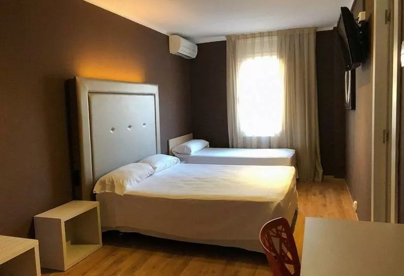 Chambre Triple Supérieure, Marina Tossa