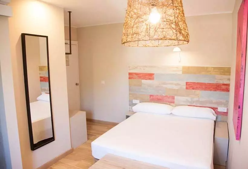 Chambre Supérieure Individuelle, Marina Tossa