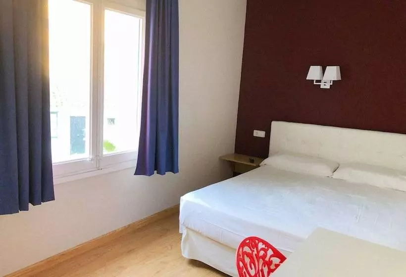 Chambre Supérieure Individuelle, Marina Tossa