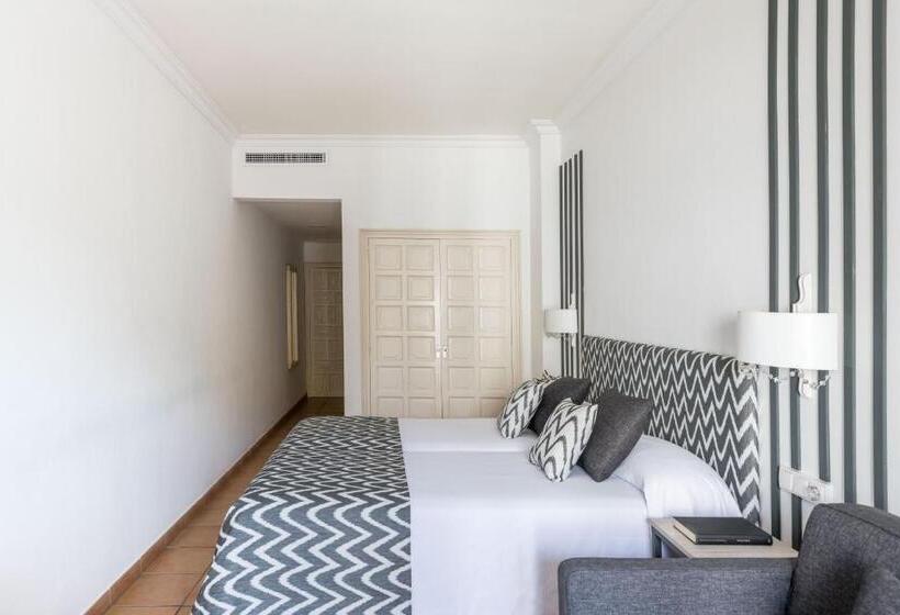 اتاق استاندارد با چشمانداز استخر, Rosamar