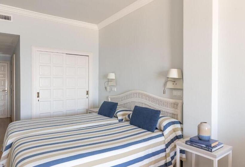 اتاق سه نفره سوپریور با چشمانداز دریا, Rosamar