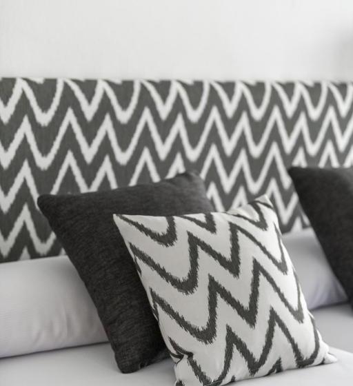 اتاق استاندارد سه تخته با چشمانداز استخر, Rosamar