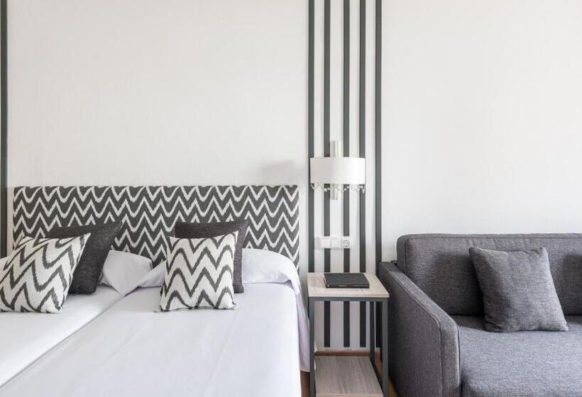 اتاق استاندارد با چشمانداز استخر, Rosamar