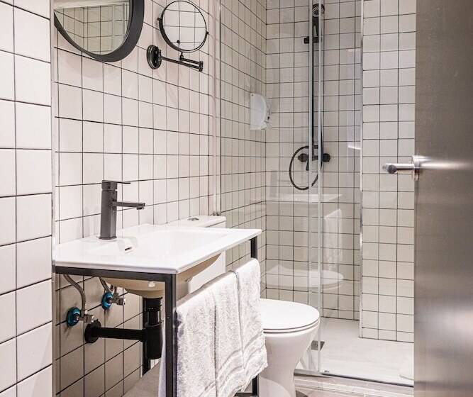 اتاق استاندارد سه نفره, Bypillow San Mamés