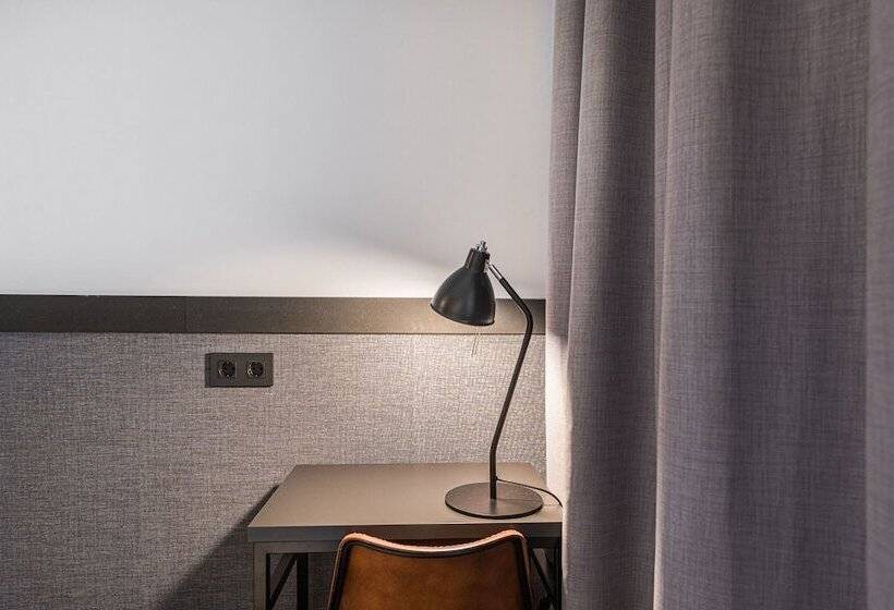 اتاق استاندارد سه نفره, Bypillow San Mamés