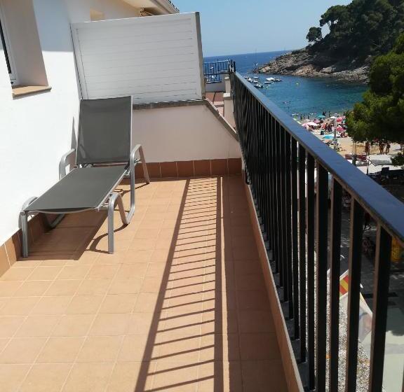 غرفة قياسية مزوَّدة بشُرفة, Tamariu