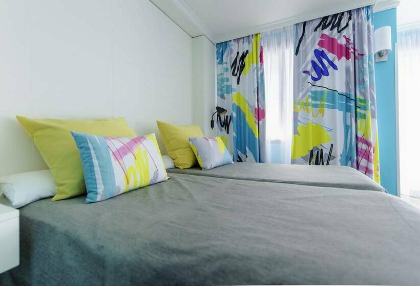 Номер Стандарт Вид на Бассейн, Spring Hotel Bitácora