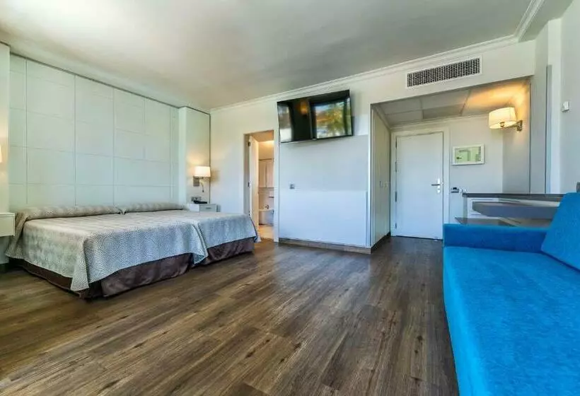 اتاق استاندارد سه تخته با چشم‌انداز استخر, Spring Hotel Bitácora