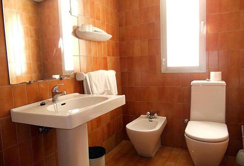 اتاق استاندارد یک نفره, Hostal Cortes