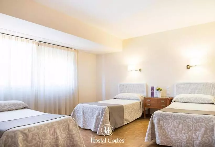 Habitación Triple Estándar, Hostal Cortes