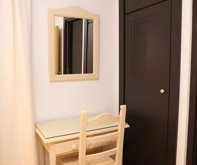 اتاق استاندارد سه نفره, Hostal La Janda