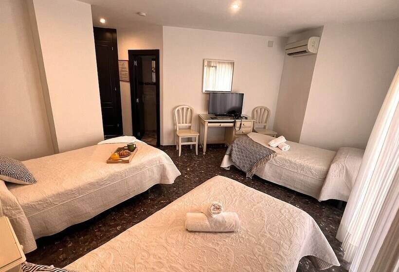 غرفة قياسية ثلاثية, Hostal La Janda