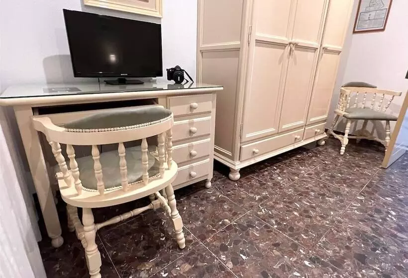 اتاق استاندارد سه نفره, Hostal La Janda