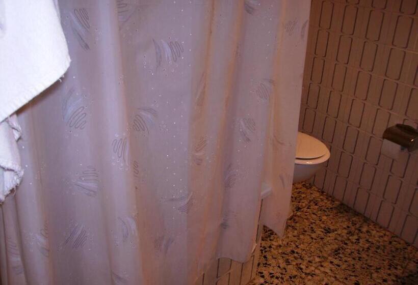 标准间, Hostal L'escon