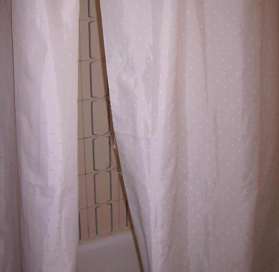 标准间, Hostal L'escon