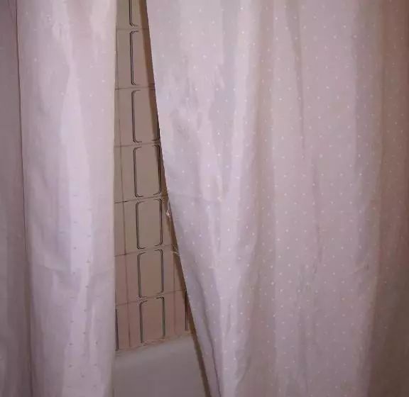 Standart Oda, Hostal L'escon