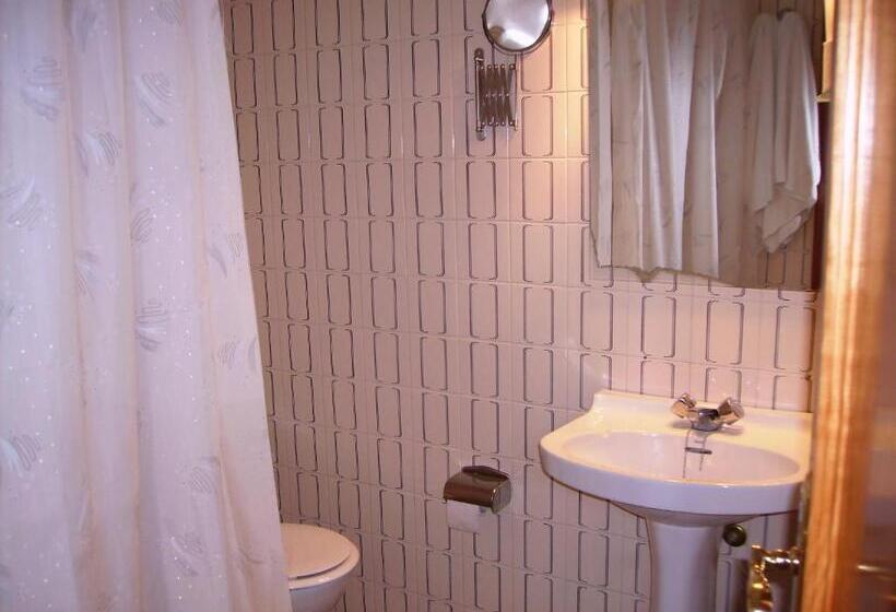 标准间, Hostal L'escon