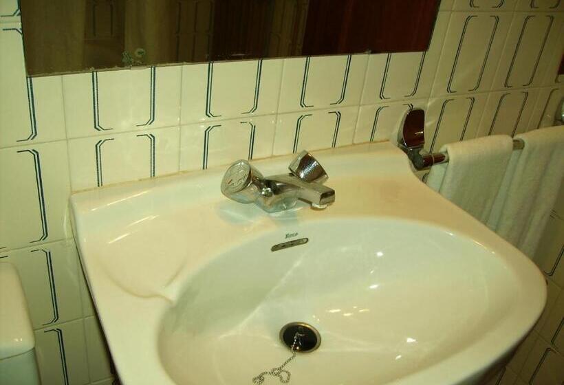 标准间, Hostal L'escon