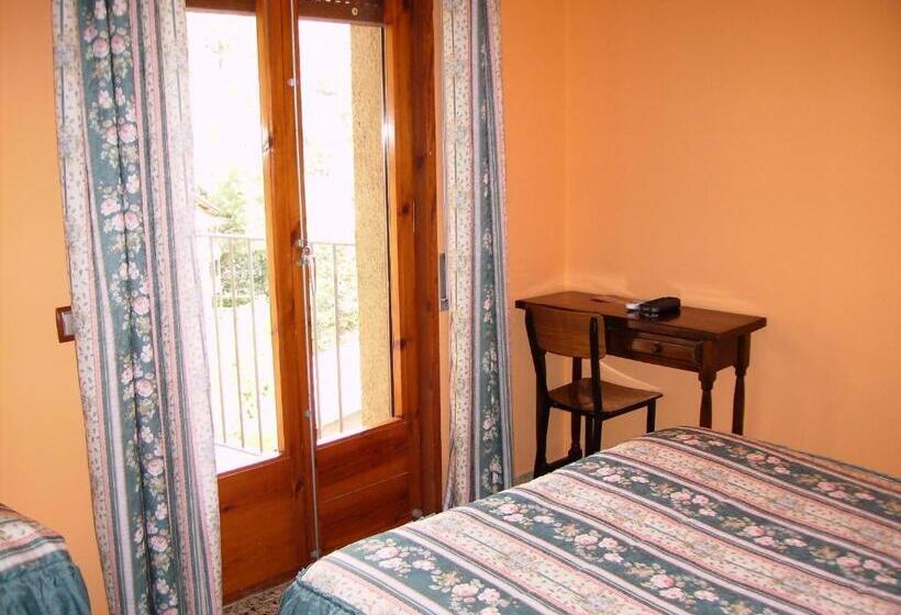 Номер Стандарт, Hostal L'escon