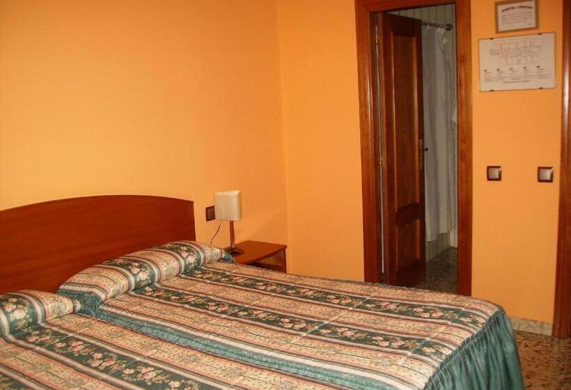 Номер Стандарт, Hostal L'escon