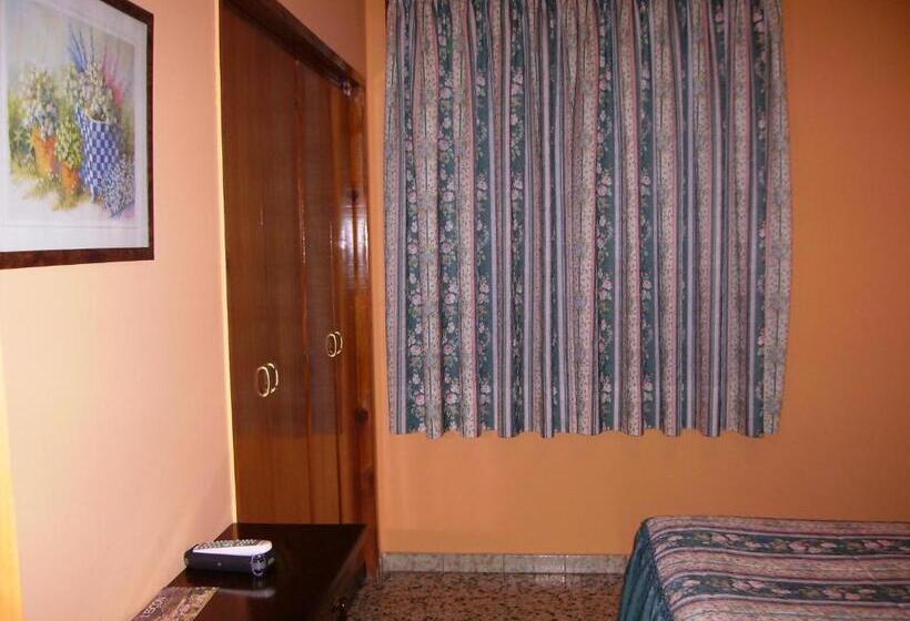 标准间, Hostal L'escon