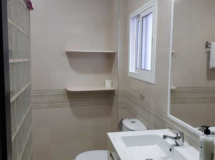 スタンダードルーム, Hostal Malaga