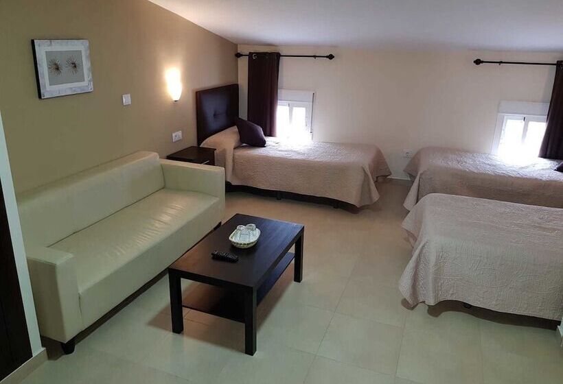 スタンダードトリプルルーム, Hostal Malaga