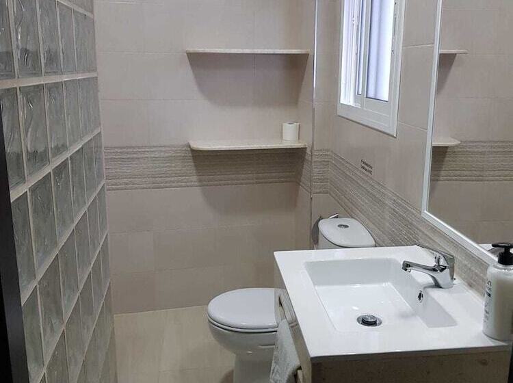 スタンダードトリプルルーム, Hostal Malaga