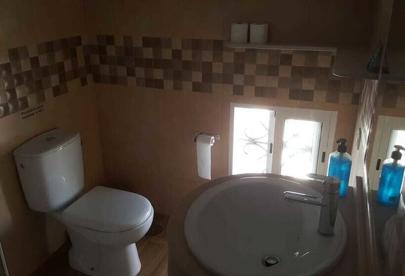 スタンダードトリプルルーム, Hostal Malaga