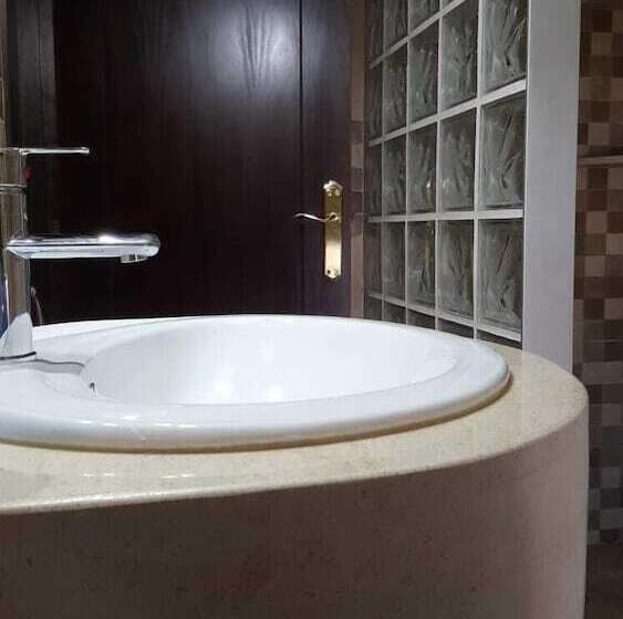 スタンダードトリプルルーム, Hostal Malaga