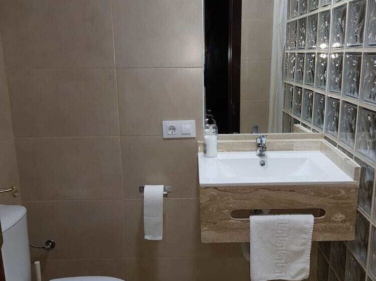 スタンダードトリプルルーム, Hostal Malaga