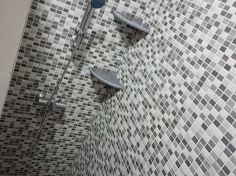 スタンダードトリプルルーム, Hostal Malaga